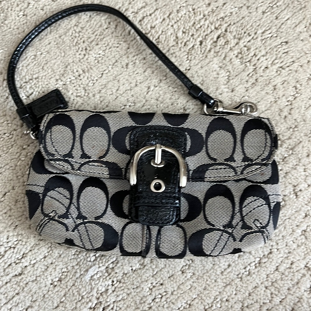 Coach wristlet wallet